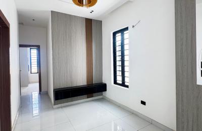 5 BEDROOM DETACHED DUPLEX WITH A SWIMMING POOL