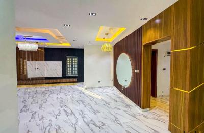 5 BEDROOM DETACHED DUPLEX WITH A SWIMMING POOL