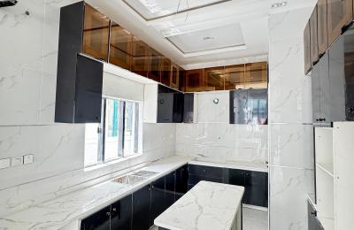 4 BEDROOM DETACHED DUPLEX WITH SWIMMING POOL