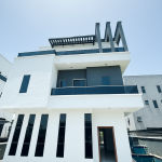 6 BEDROOM DETACHED DUPLEX WITH A SWIMMING POOL