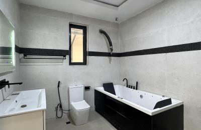 6 BEDROOM DETACHED DUPLEX WITH A SWIMMING POOL