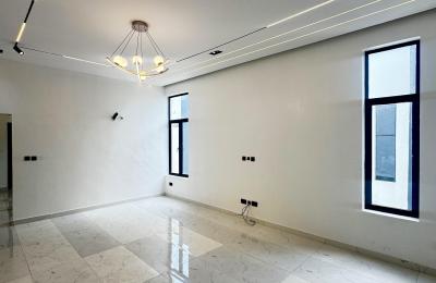 5 BEDROOM DETACHED DUPLEX WITH A SWIMMING POOL