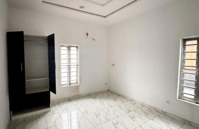 5 BEDROOM DETACHED DUPLEX WITH A SWIMMING POOL