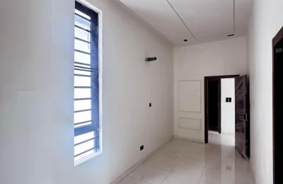 5 BEDROOM DETACHED DUPLEX WITH A SWIMMING POOL