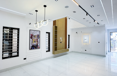 5 BEDROOM DETACHED DUPLEX WITH A SWIMMING POOL