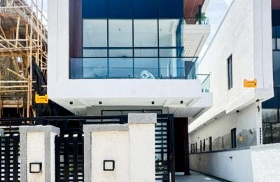 5 BEDROOM DETACHED DUPLEX WITH A SWIMMING POOL