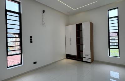 5 BEDROOM DETACHED DUPLEX