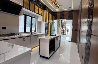 5 BEDROOM DETACHED DUPLEX WITH A SWIMMING POOL