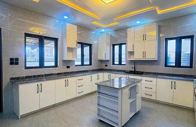 4 BEDROOM DETACHED DUPLEX WITH SWIMMING POOL FOR SALE