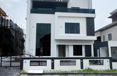 5 BEDROOM DETACHED DUPLEX WITH A SWIMMING POOL