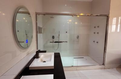 5 BEDROOM DETACHED DUPLEX WITH A SWIMMING POOL
