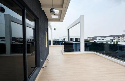 5 BEDROOM DETACHED DUPLEX WITH A SWIMMING POOL