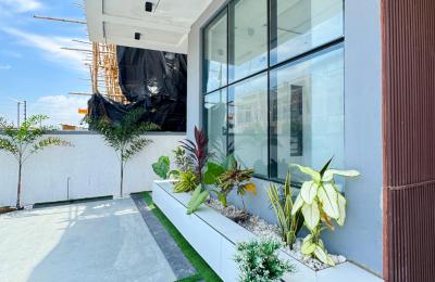 5 BEDROOM DETACHED DUPLEX WITH A SWIMMING POOL