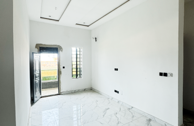 6 BEDROOM DETACHED DUPLEX WITH A SWIMMING POOL