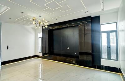 5 BEDROOM DETACHED DUPLEX WITH A SWIMMING POOL