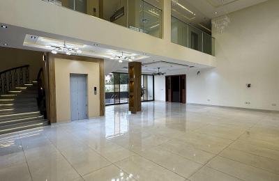 5 BEDROOM DETACHED DUPLEX WITH A SWIMMING POOL