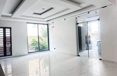 5 BEDROOM DETACHED DUPLEX WITH A SWIMMING POOL