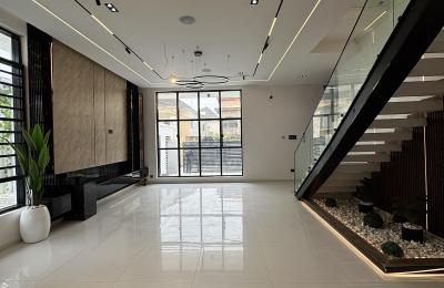 5 BEDROOM DETACHED DUPLEX