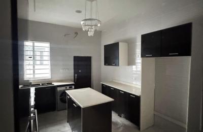 5 BEDROOM DETACHED DUPLEX WITH A SWIMMING POOL
