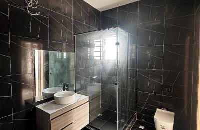 5 BEDROOM DETACHED DUPLEX WITH A SWIMMING POOL