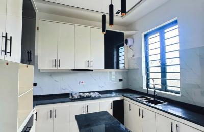 4 BEDROOM FULLY DETACHED DUPLEX