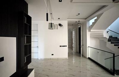 5 BEDROOM DETACHED DUPLEX WITH A SWIMMING POOL