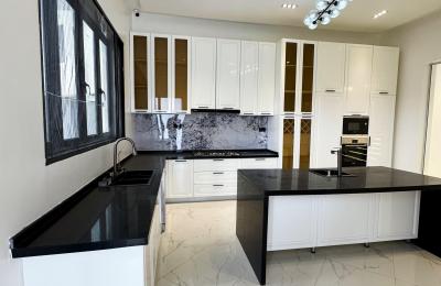 5 BEDROOM DETACHED DUPLEX WITH A SWIMMING POOL