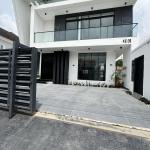 5 BEDROOM DETACHED DUPLEX