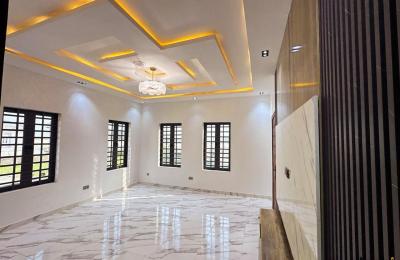 5 BEDROOM DETACHED DUPLEX WITH A SWIMMING POOL
