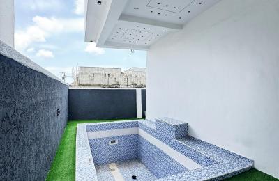 5 BEDROOM DETACHED DUPLEX WITH A SWIMMING POOL