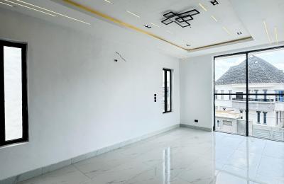 5 BEDROOM DETACHED DUPLEX WITH A SWIMMING POOL