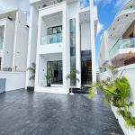 5 BEDROOM DETACHED DUPLEX WITH A SWIMMING POOL