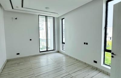 5 BEDROOM SEMI DETACHED DUPLEX