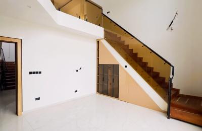 5 BEDROOM DETACHED DUPLEX