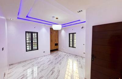 5 BEDROOM DETACHED DUPLEX WITH A SWIMMING POOL