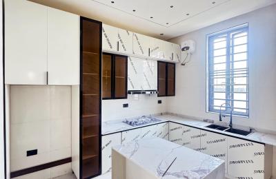 5 BEDROOM DETACHED DUPLEX WITH A SWIMMING POOL