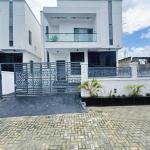 4 BEDROOM FULLY DETACHED DUPLEX