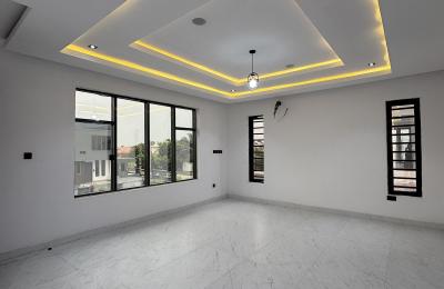 6 BEDROOM DETACHED DUPLEX WITH A SWIMMING POOL