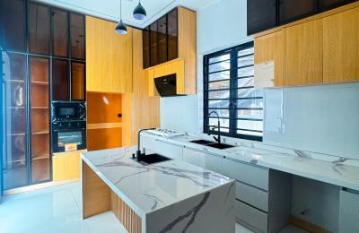 5 BEDROOM DETACHED DUPLEX WITH A SWIMMING POOL