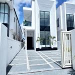 5 BEDROOM DETACHED DUPLEX WITH A SWIMMING POOL