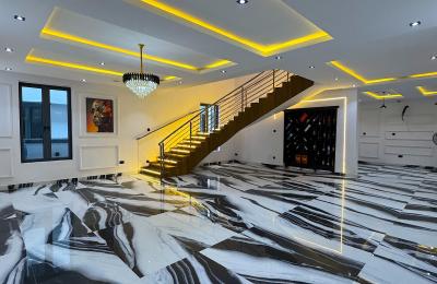 6 BEDROOM DETACHED DUPLEX WITH A SWIMMING POOL