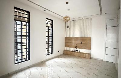 5 BEDROOM DETACHED DUPLEX WITH A SWIMMING POOL
