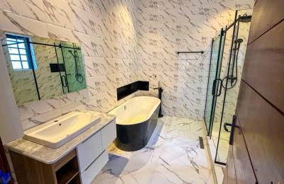 5 BEDROOM DETACHED DUPLEX WITH A SWIMMING POOL
