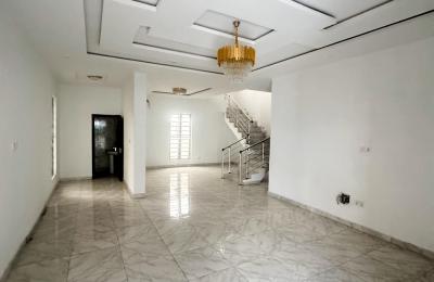 5 BEDROOM DETACHED DUPLEX WITH A SWIMMING POOL