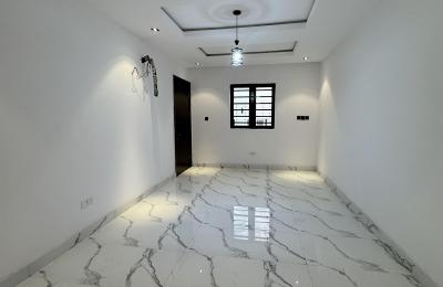 6 BEDROOM DETACHED DUPLEX WITH A SWIMMING POOL