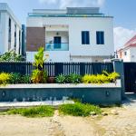 5 BEDROOM DETACHED DUPLEX WITH A SWIMMING POOL