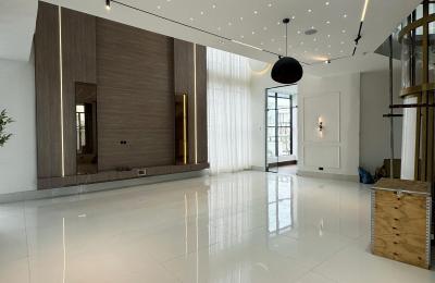 5 BEDROOM DETACHED DUPLEX WITH A SWIMMING POOL