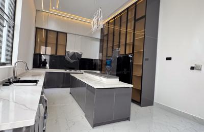 5 BEDROOM DETACHED DUPLEX WITH A SWIMMING POOL