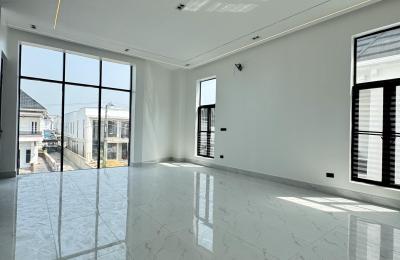 5 BEDROOM DETACHED DUPLEX WITH A SWIMMING POOL