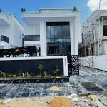 5 BEDROOM DETACHED DUPLEX WITH A SWIMMING POOL